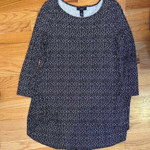 Alfani Tops - Alfani Black and White Geometric Knit Top